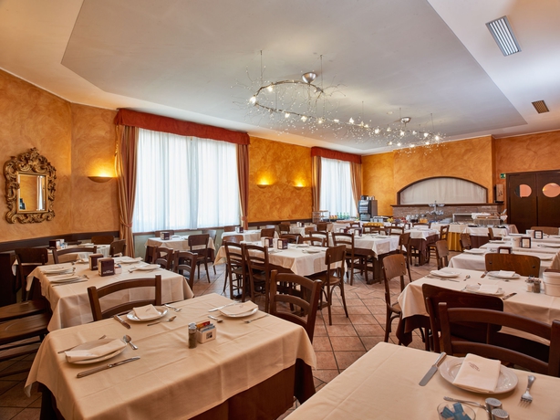 Imagen del bar/restaurante del Hotel Centrale, Cernobbio. Foto 8