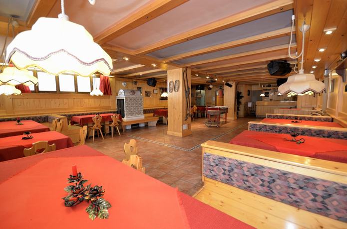 Imagen de los interiores del Hotel Centrale, Cordella. Foto 17