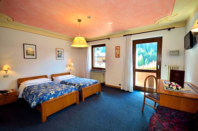 Imagen de la habitación del Hotel Centrale, Cordella. Foto 9