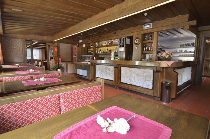 Imagen del bar/restaurante del Hotel Centrale, Cordella. Foto 4