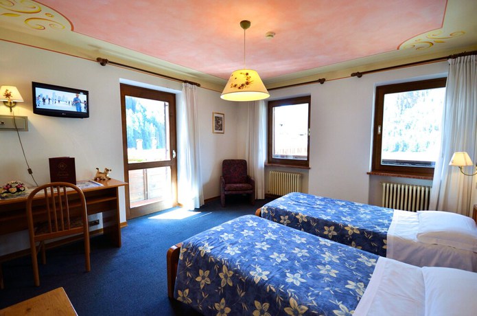 Imagen de la habitación del Hotel Centrale, Cordella. Foto 15