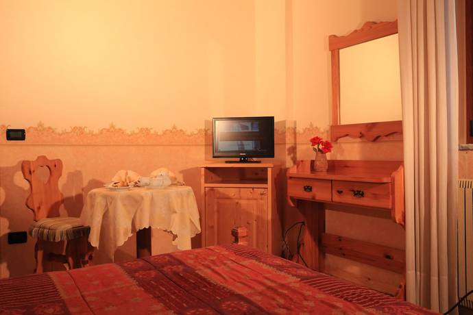 Imagen de la habitación del Hotel Centrale, Gambarie. Foto 11