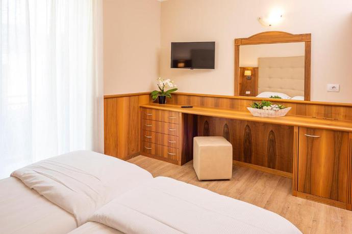 Imagen general del Hotel Centrale, Garda. Foto 14