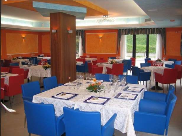 Imagen del bar/restaurante del Hotel Centrale Latisana - Pertegada. Foto 5