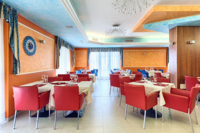 Imagen del bar/restaurante del Hotel Centrale Latisana - Pertegada. Foto 7