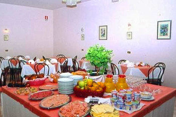 Imagen del bar/restaurante del Hotel Centrale, Lignano Sabbiadoro. Foto 2