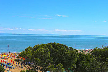 Imagen de los exteriores del Hotel Centrale, Lignano Sabbiadoro. Foto 6