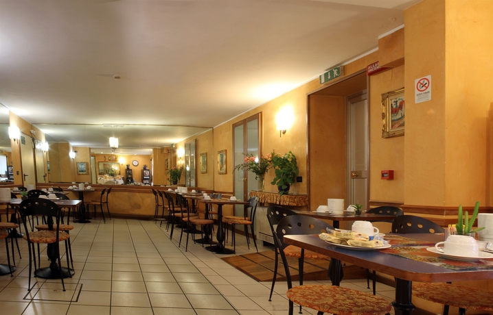 Imagen del bar/restaurante del Hotel Centrale, Mestre. Foto 3