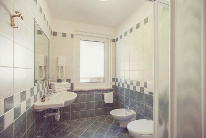 Imagen de la habitación del Hotel Centrale, Peio. Foto 10