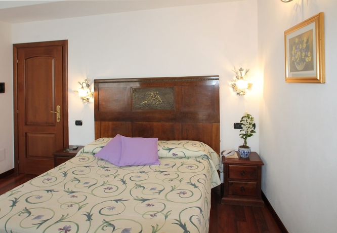 Imagen de la habitación del Hotel Centrale, Pescallo. Foto 9