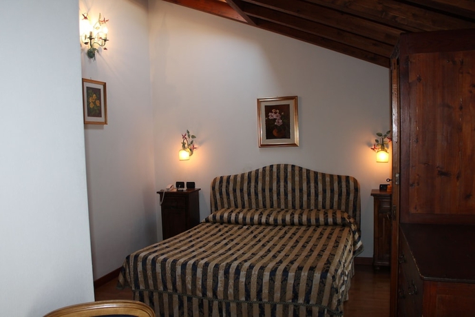 Imagen de la habitación del Hotel Centrale, Pescallo. Foto 10