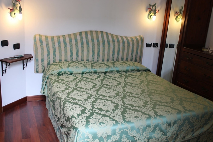 Imagen de la habitación del Hotel Centrale, Pescallo. Foto 11