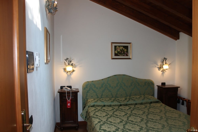 Imagen de la habitación del Hotel Centrale, Pescallo. Foto 12