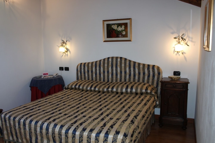 Imagen de la habitación del Hotel Centrale, Pescallo. Foto 13