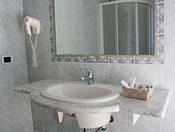 Imagen de la habitación del Hotel Centrale, Piombino. Foto 9