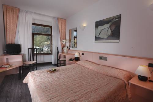 Imagen general del Hotel Centrale, Riva del Garda. Foto 2