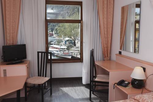 Imagen de la habitación del Hotel Centrale, Riva del Garda. Foto 4