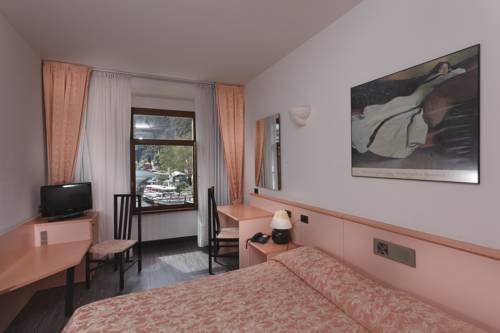Imagen de la habitación del Hotel Centrale, Riva del Garda. Foto 5