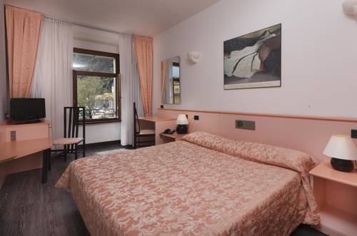 Imagen de la habitación del Hotel Centrale, Riva del Garda. Foto 6