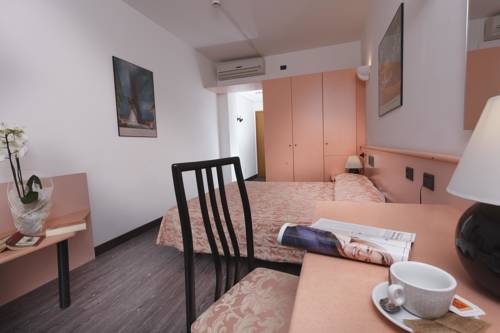 Imagen de la habitación del Hotel Centrale, Riva del Garda. Foto 7