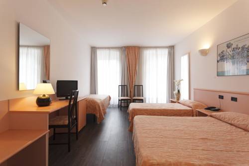 Imagen de la habitación del Hotel Centrale, Riva del Garda. Foto 12