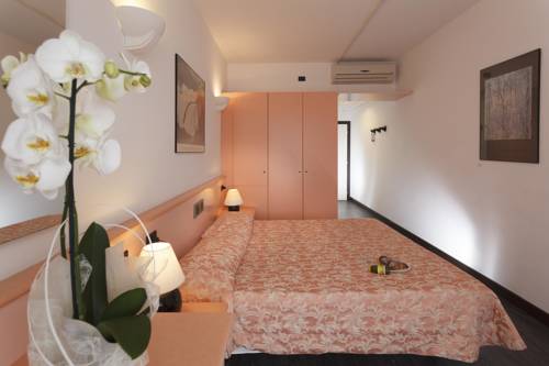 Imagen de la habitación del Hotel Centrale, Riva del Garda. Foto 13
