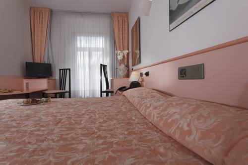 Imagen de la habitación del Hotel Centrale, Riva del Garda. Foto 14