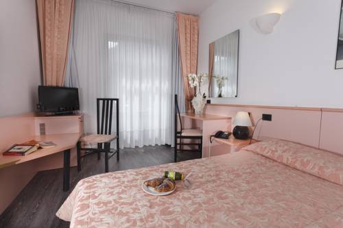 Imagen de la habitación del Hotel Centrale, Riva del Garda. Foto 15