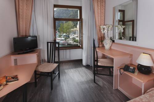 Imagen de la habitación del Hotel Centrale, Riva del Garda. Foto 16