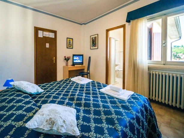 Imagen de la habitación del Hotel Centrale, San Zeno di Montagna. Foto 7