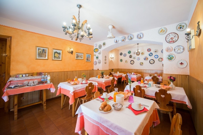Imagen del bar/restaurante del Hotel Centrale, San Zeno di Montagna. Foto 2