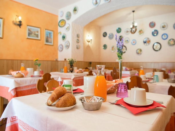 Imagen del bar/restaurante del Hotel Centrale, San Zeno di Montagna. Foto 4