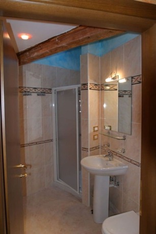 Imagen de la habitación del Hotel Centrale Sandron. Foto 14