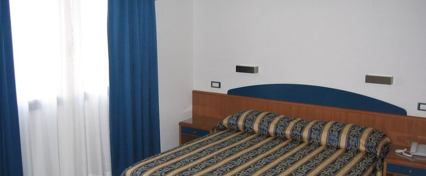 Imagen de la habitación del Hotel Centrale Sandron. Foto 15