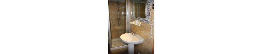 Imagen de la habitación del Hotel Centrale Trieste. Foto 17