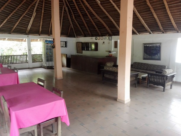 Imagen del bar/restaurante del Hotel Centre AYIFA H&ocirc;tel. Foto 11