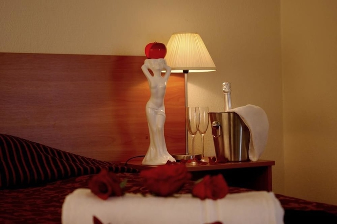 Imagen de la habitación del Hotel Centre. Foto 15