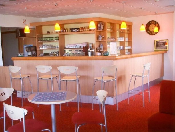 Imagen del bar/restaurante del Hotel Centre Le Mittel. Foto 5