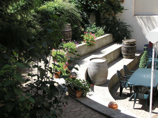 Imagen de los exteriores del Hotel Centre Le Mittel. Foto 11