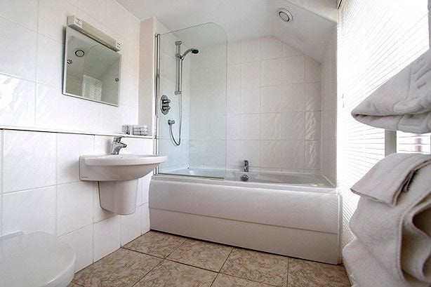 Imagen de la habitación del Hotel Centre Of Britain and Restaurant. Foto 13