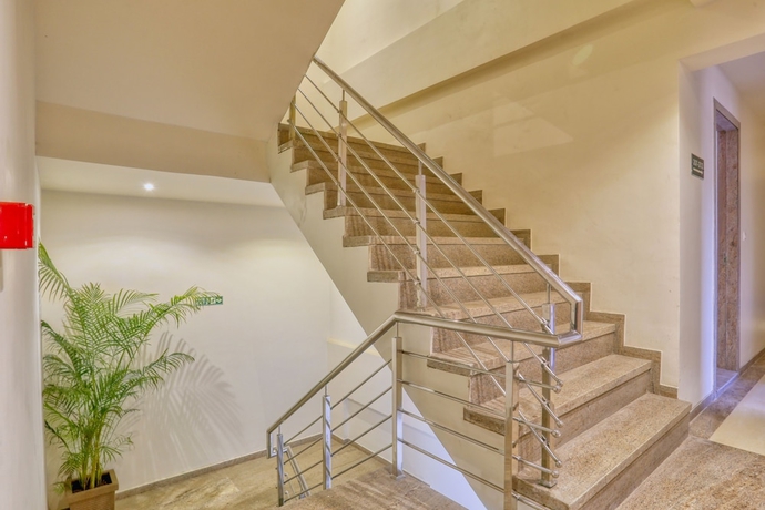 Imagen de los interiores del Hotel Centre Park Bhopal. Foto 13