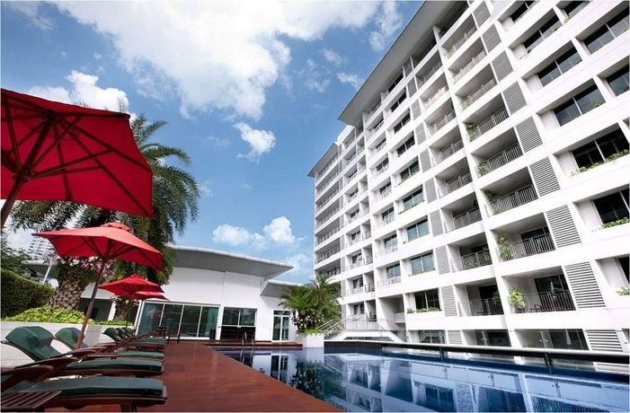 Imagen de la piscina del Hotel Centre Point Sukhumvit Thong Lo. Foto 16