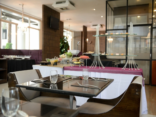 Imagen del bar/restaurante del Hotel Centre Point Sukhumvit Thong Lo. Foto 5