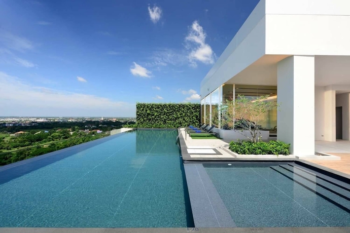 Imagen de la piscina del Hotel Centre Point Terminal21 Korat. Foto 19