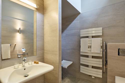 Imagen de la habitación del Hotel Centre Port-royal. Foto 3