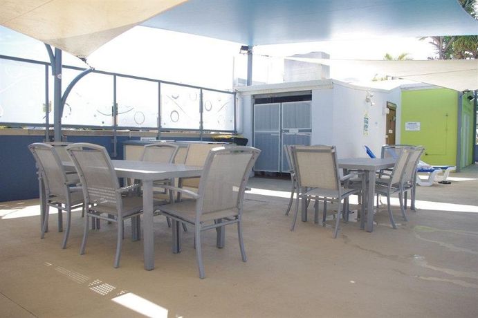 Imagen de la piscina del Hotel Centrepoint Holiday Apartments. Foto 13