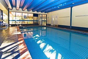 Imagen de la piscina del Hotel Centrepoint Resort. Foto 8