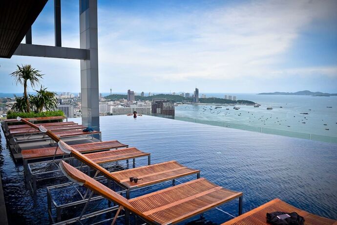 Imagen de la piscina del Hotel Centric Royal By Swimming Pool. Foto 25