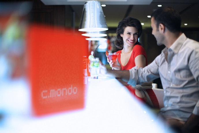 Imagen del bar/restaurante del Hotel Centro Al Manhal By Rotana. Foto 4