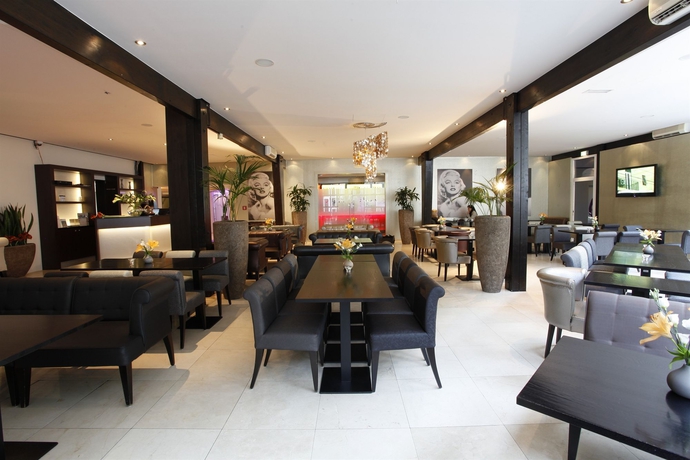 Imagen del bar/restaurante del Hotel Centro Ayun. Foto 4